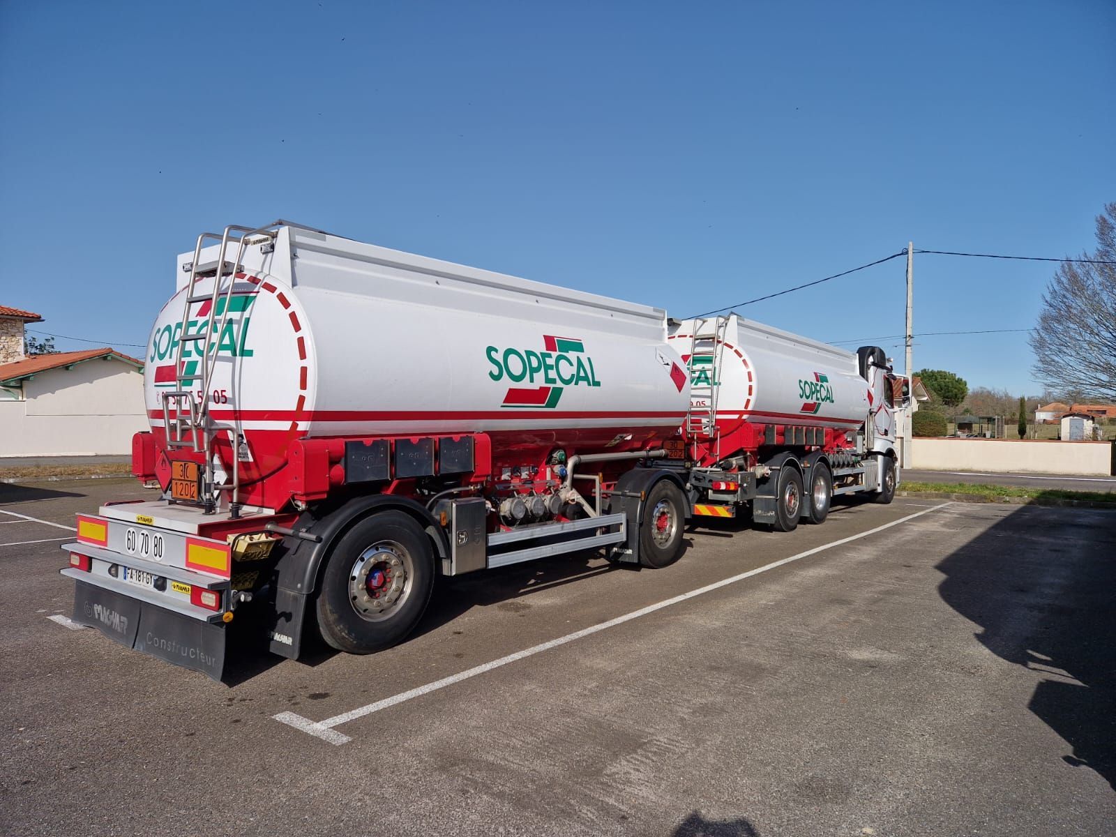 Installation Deliver Up Sopecal Carburant truck